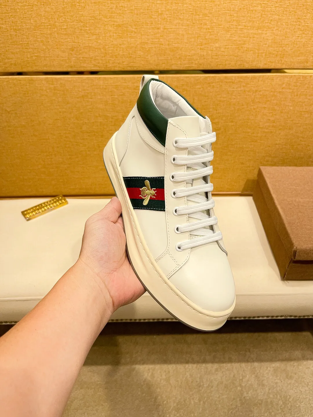 Factory price 440 [Gucci] Gucci's latest high-top casual Korean-style men's shoes, brand new autumn and winter design, perfect workmanship, cabinet quality, upper: cowhide material, leather lining; soft and comfortable, rubber outsole ultra-light, wear-resistant, simple, versatile fashion men's shoes, color optional, size 38--44